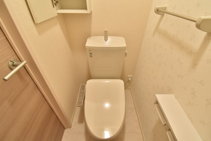 トイレ　温水洗浄暖房便座
