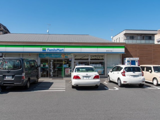 コンビニ　ファミリーマート青戸四丁目店（コンビニ）まで332m