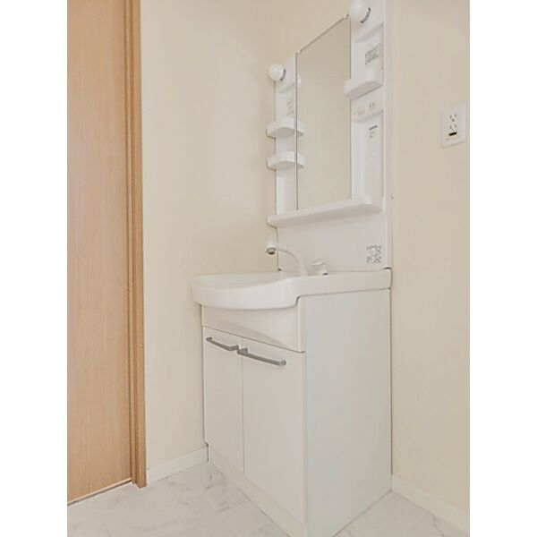 その他　独立洗面化粧台が付いています