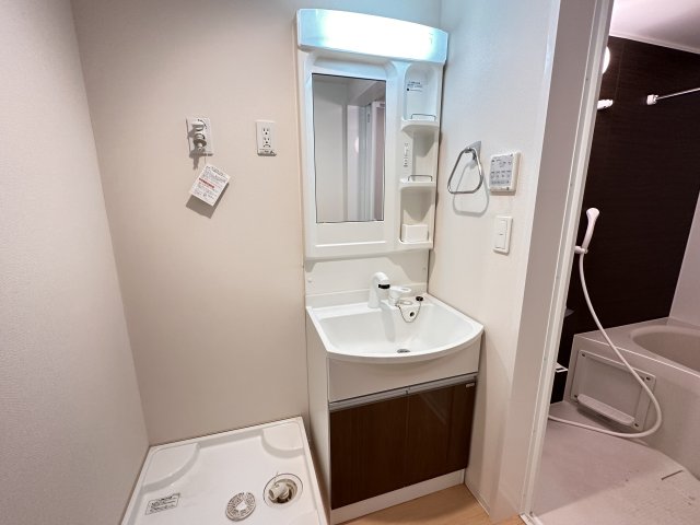 洗面設備　シャワー付洗面台