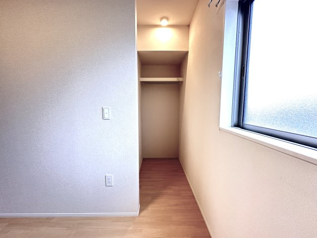 収納　ウォークインクローゼット（洋室）