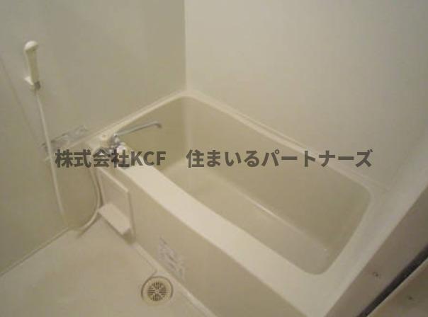 バス・シャワールーム　コンパクトで使いやすいお風呂です