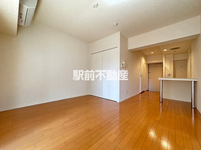 居室・リビング　出窓はございません