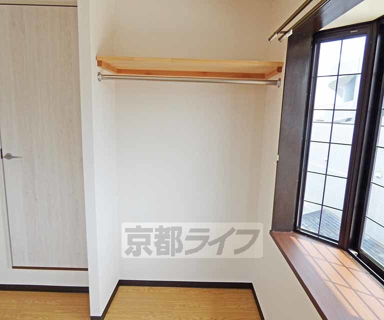 収納　沢山洋服かけれます。