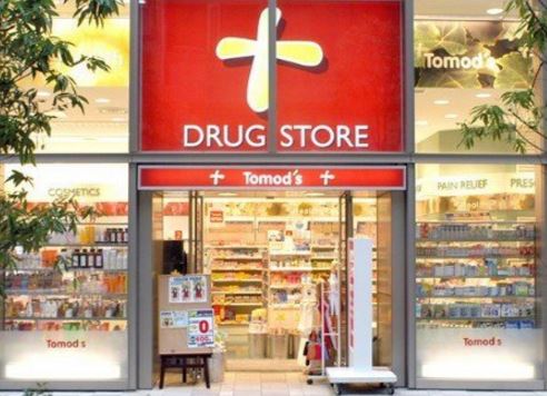 ドラックストア　トモズ 恵比寿ガーデンプレイス店（ドラッグストア）まで474m
