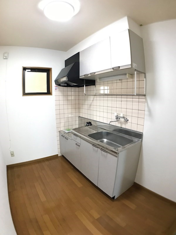 キッチン　独立キッチン背面広く料理もしやすい