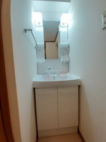 洗面設備　使いやすい洗面所です