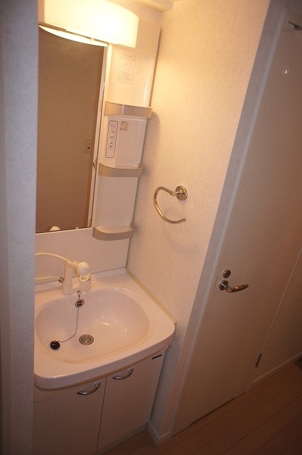 洗面設備　朝の支度はこちらでどうぞ。