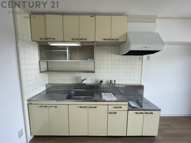 キッチン　壁付けキッチンでスペースを最大限有効活用できます！