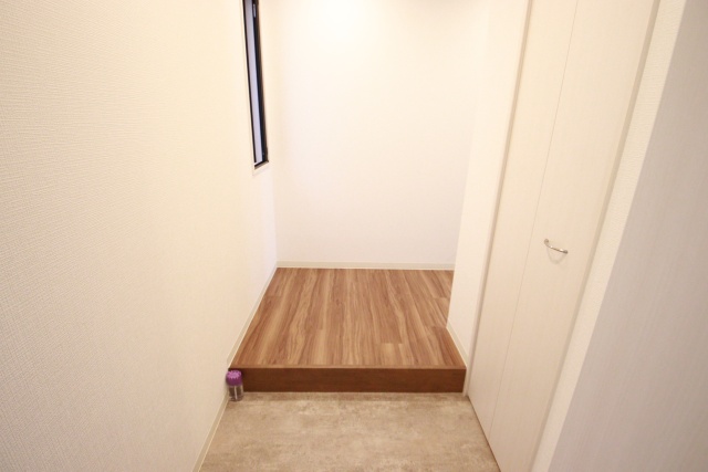 玄関　※別室の参考写真の為、現況優先です。