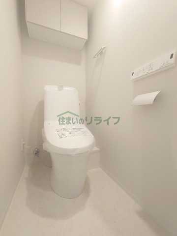 トイレ　※参考写真　同タイプ（間取り）の612号室の写真となります。