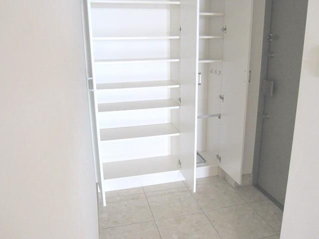 玄関　★大きな下駄箱あります★