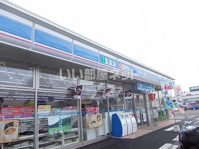 コンビニ　ローソン上板椎本店（コンビニ）まで285m