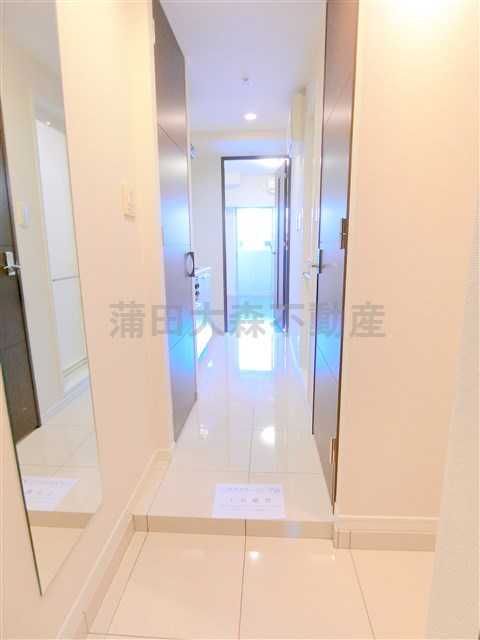 玄関　姿見鏡付きの玄関