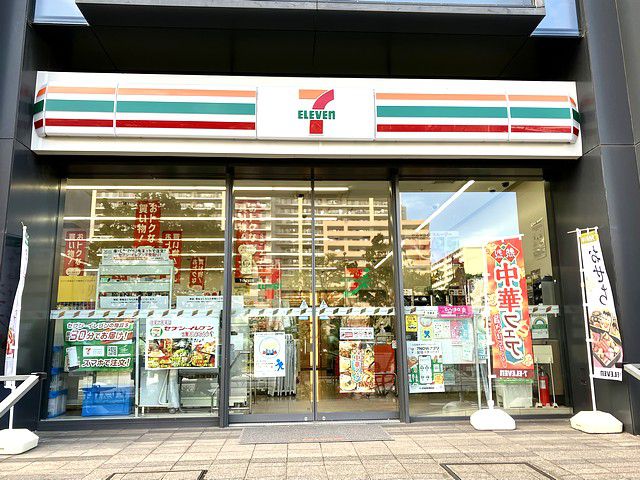 コンビニ　セブン-イレブン 豊洲５丁目店（コンビニ）まで121m