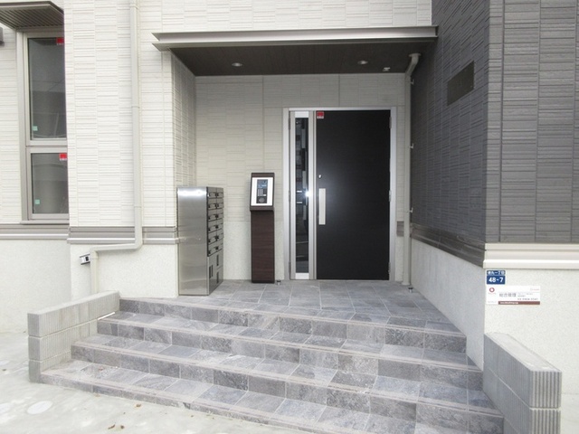 エントランス　建物のエントランス