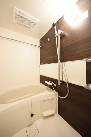 バス・シャワールーム　レオンコンフォート西天満　バスルーム