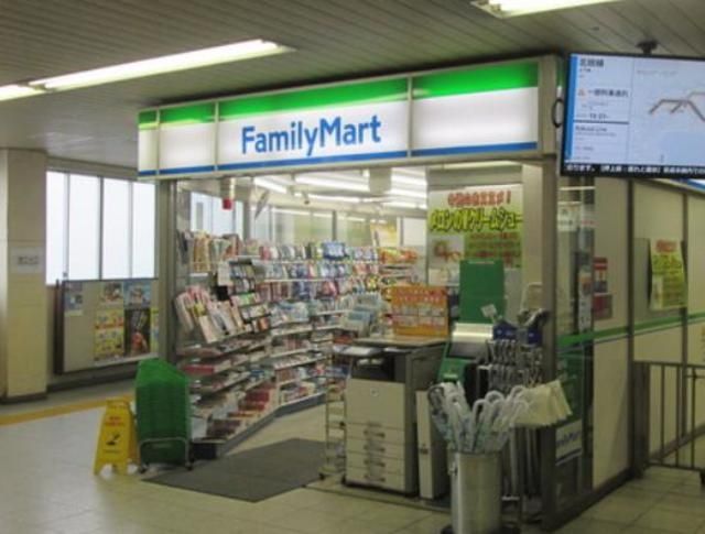 コンビニ　ファミリーマート京成高砂駅店（コンビニ）まで511m