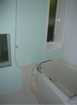 バス・シャワールーム　追い焚き機能付きバス。