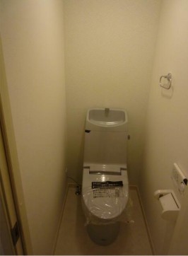 トイレ　温水洗浄便座。