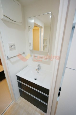 洗面設備　明るい洗面所です