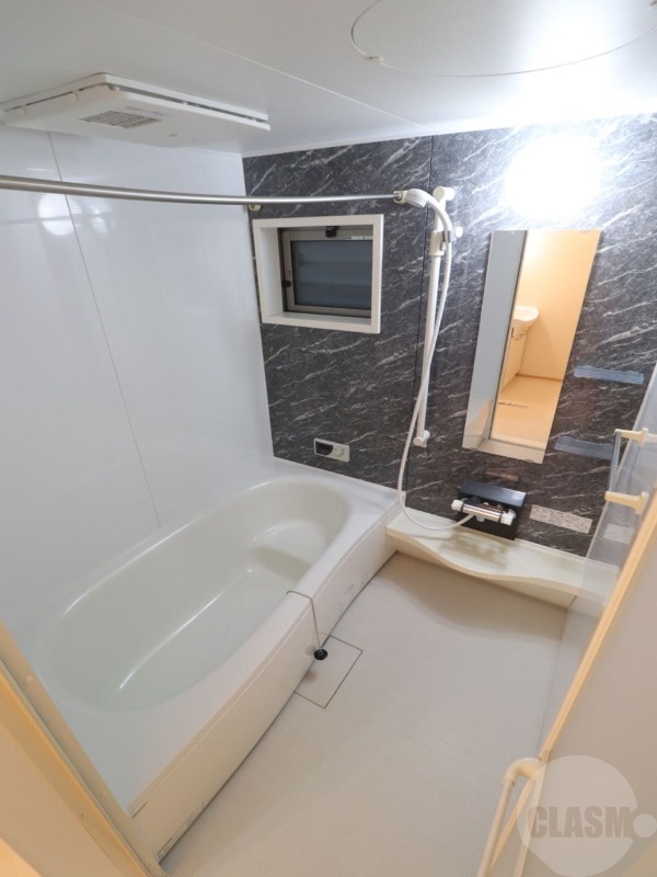 バス・シャワールーム　浴室乾燥機能、追い焚き付き