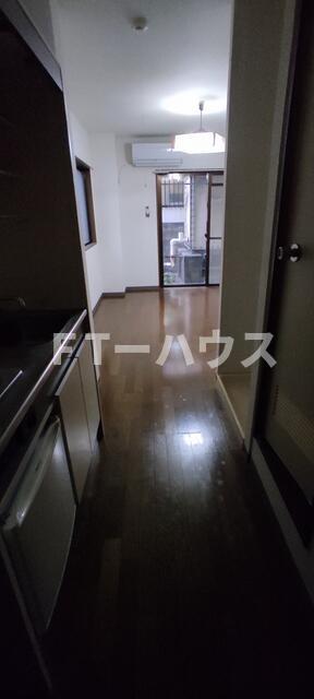 ロビー　玄関から