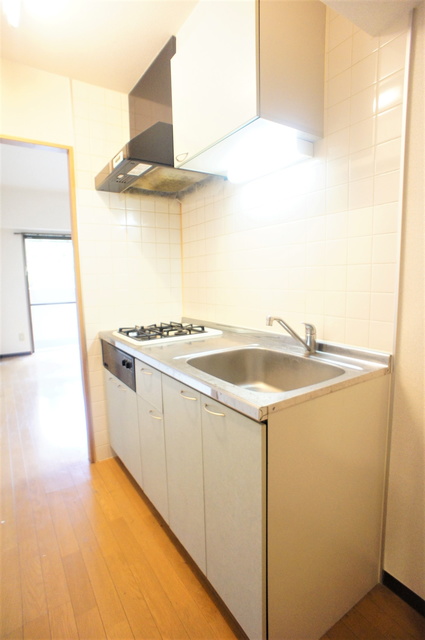 キッチン　システムキッチンは調理スペースも広くストレスなくお料理可能♪