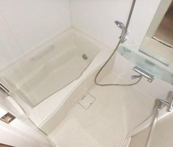 バス・シャワールーム　ゆったり過ごせるお風呂です