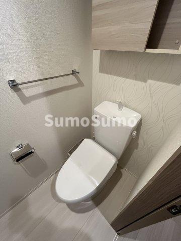 トイレ　落ち着いた色調のトイレです