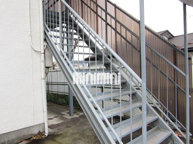 その他共有部分　階段は１号室側にあります。