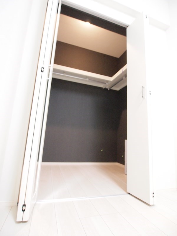 収納　充実のウォークインクローゼット。