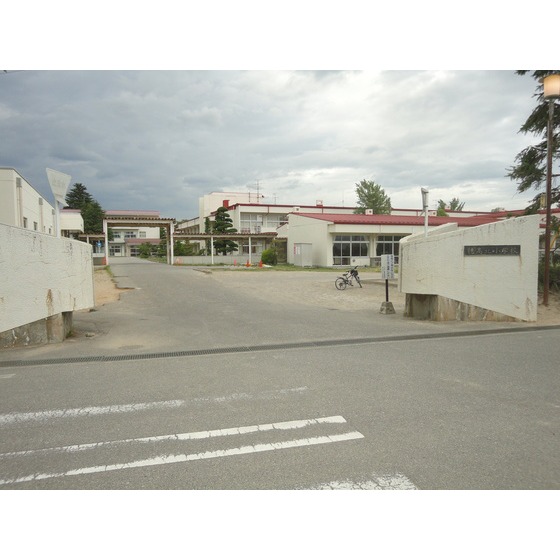 小学校　安曇野市立穂高北小学校（小学校）まで1995m