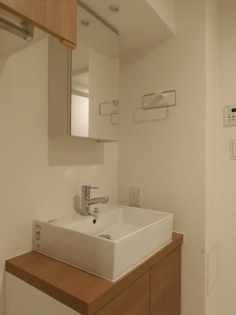 洗面設備　■収納＆鏡付き独立洗面台♪