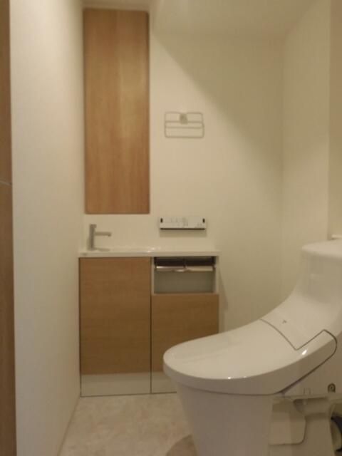 トイレ　♪温水洗浄便座♪■ウォールキャビネット収納付き♪