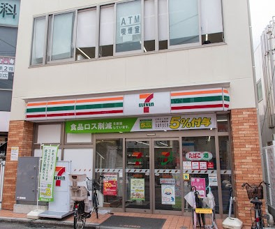 コンビニ　セブンイレブン（コンビニ）まで958m