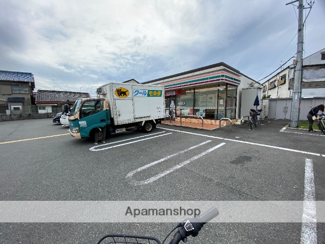 コンビニ　セブンイレブン（コンビニ）まで297m