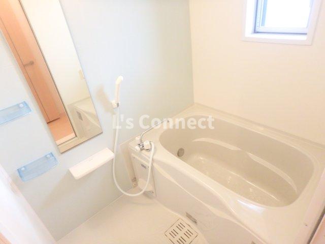 バス・シャワールーム　追焚き、浴室乾燥付きのお風呂。