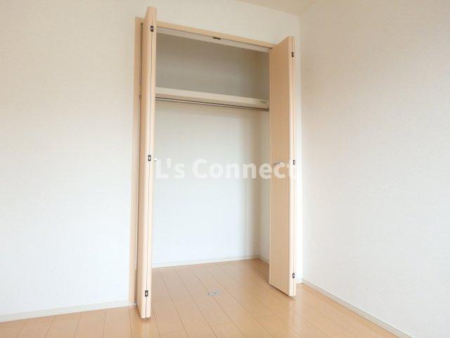 収納　クローゼットでお荷物もすっきり収納。