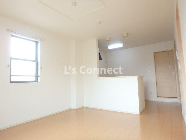 居室・リビング　角部屋で２面に窓があります。