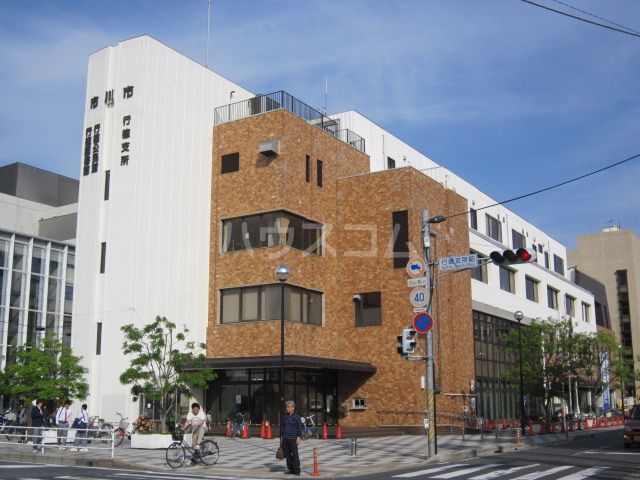 役所　市川市役所 行徳支所（役所）まで727m