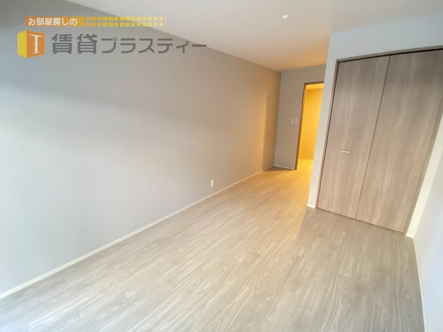 居室・リビング　家具の配置にも困らない広さですね。