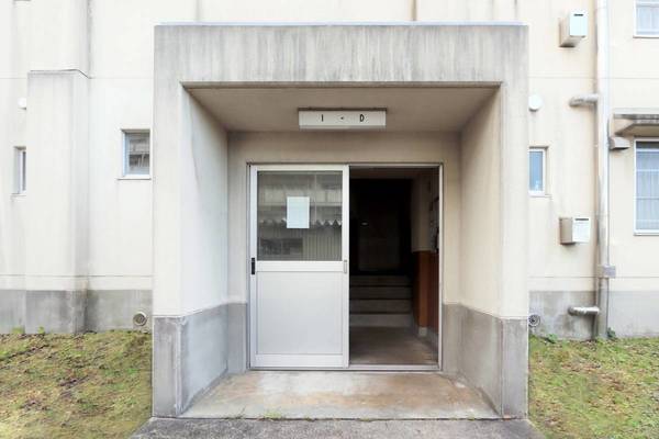 エントランス　清潔なエントランスです