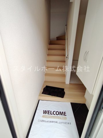 玄関　別部屋写真です。