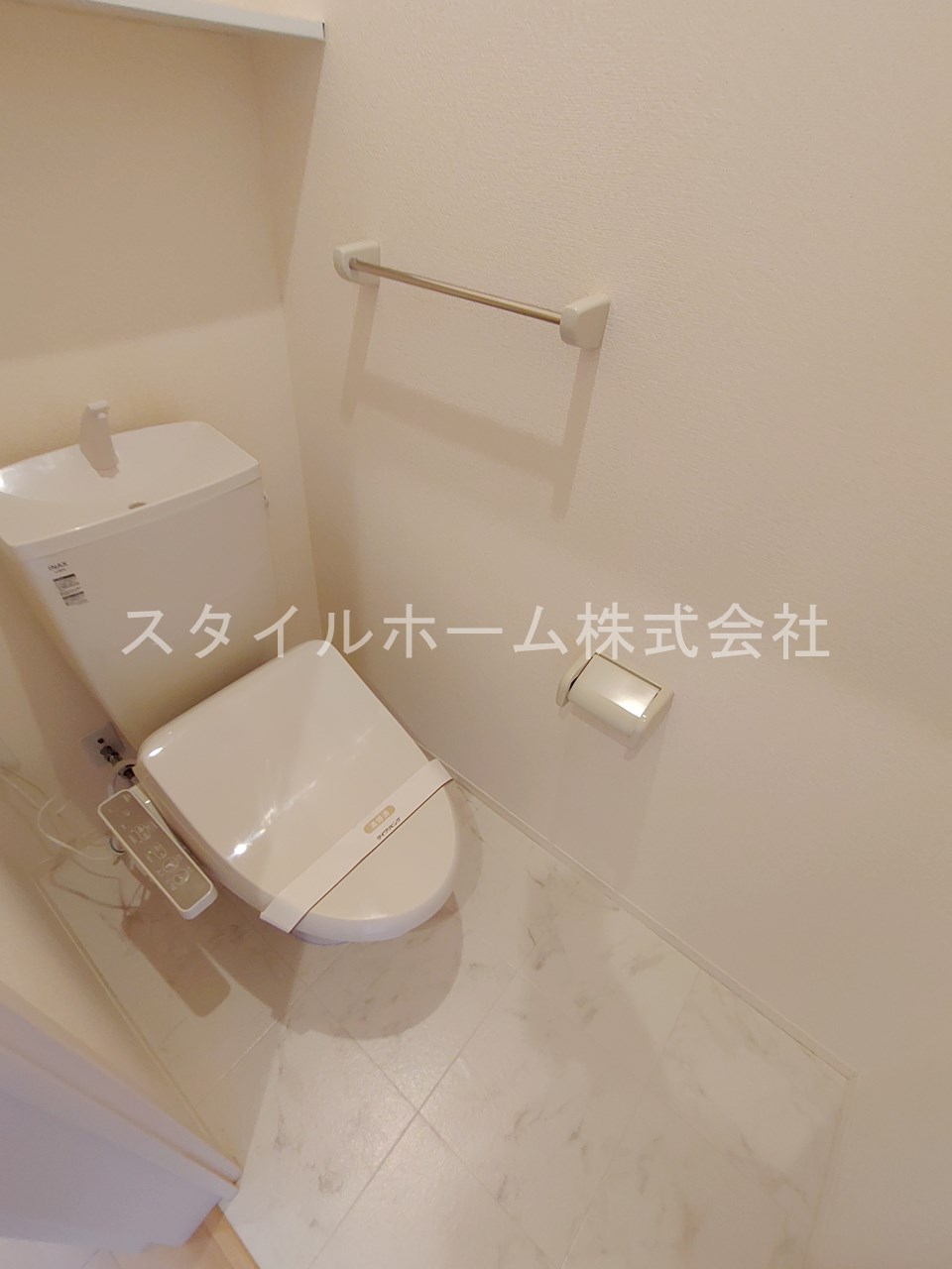 トイレ　別部屋写真です。