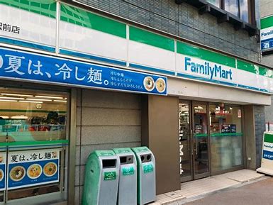 コンビニ　ファミリーマート（コンビニ）まで1127m