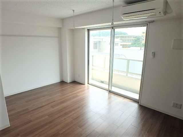 居室・リビング　８．６帖もある洋室