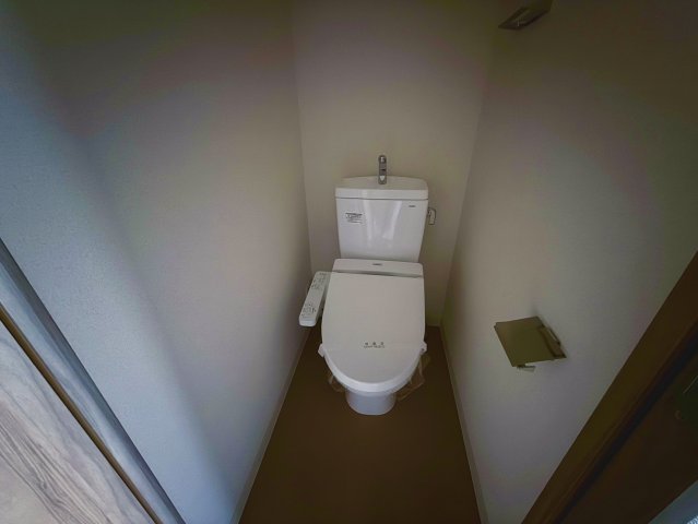 トイレ　同物件別部屋写真