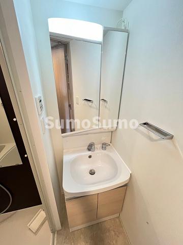 洗面設備　スペースが確保できる洗面所です