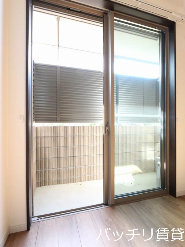 バルコニー　別号室写真の為、現況を優先致します。